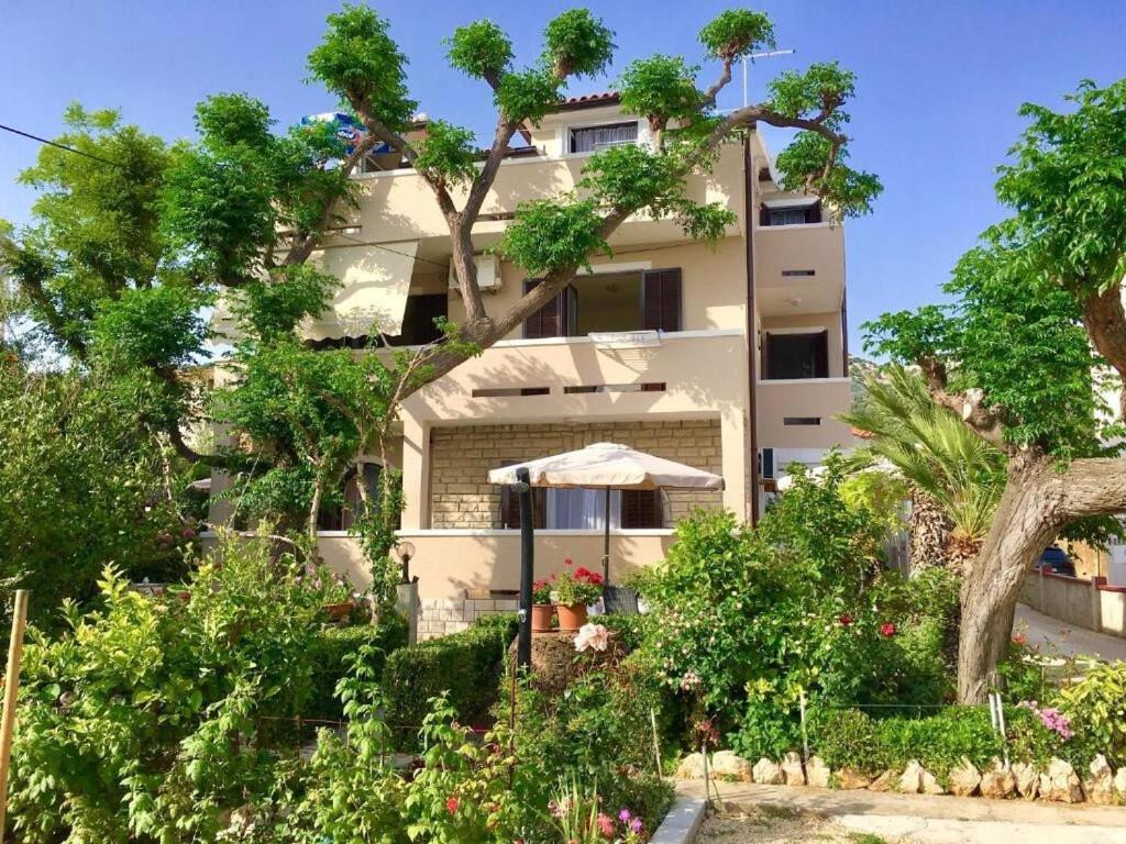 Apartments Zdenka - Garden Terrace Barbat na Rabu Dış mekan fotoğraf